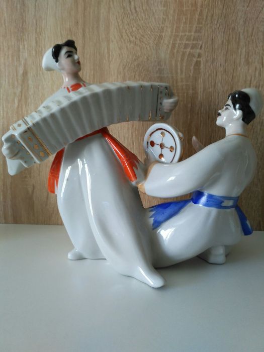 Продам казаки музыканты статуэтка фарфоровая