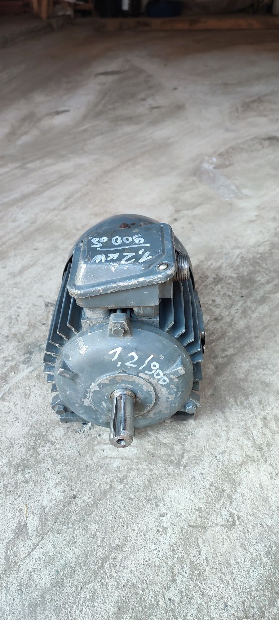 Продам електродвигуни 1,2/940 і 1,5/940 об.