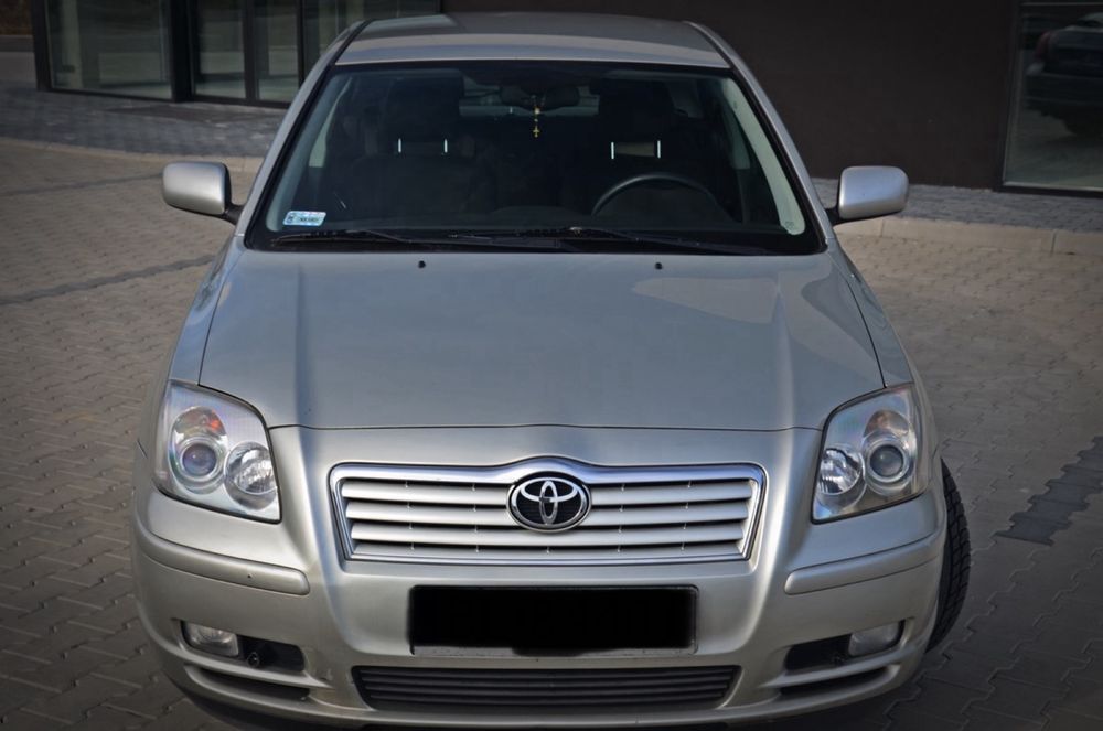 Toyota Avensis 1.8 Benzyna Zarejestrowany