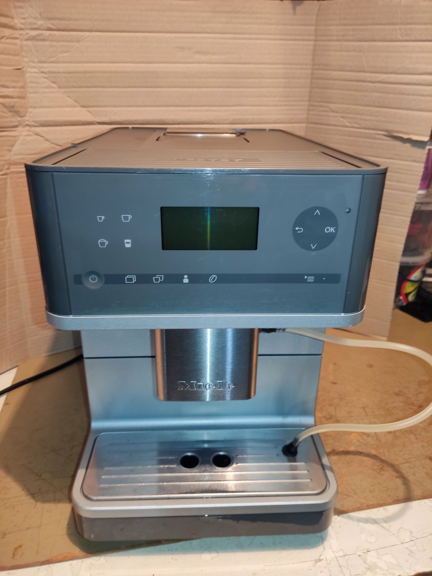 Кавоварка Miele CM6100.