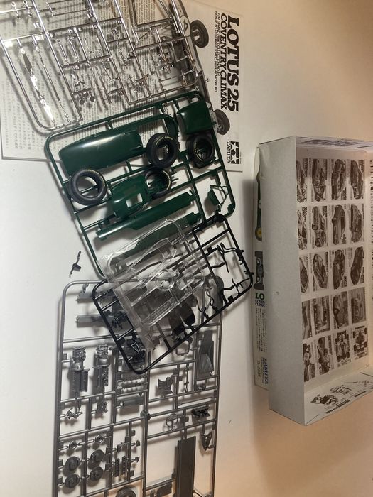 Kit Tamiya Lotus 25 Escala 1/24