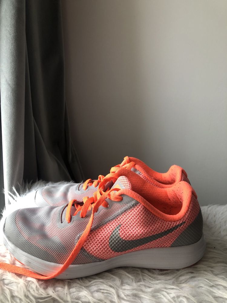 Buty sportowe Nike Revolution 3 rozm. 36