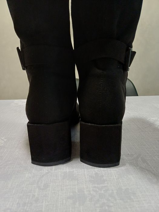 Зимові замшеві жіночі сапожки