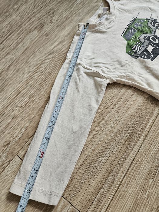 Bluzka Zara z autem samochodem Jeepem r86