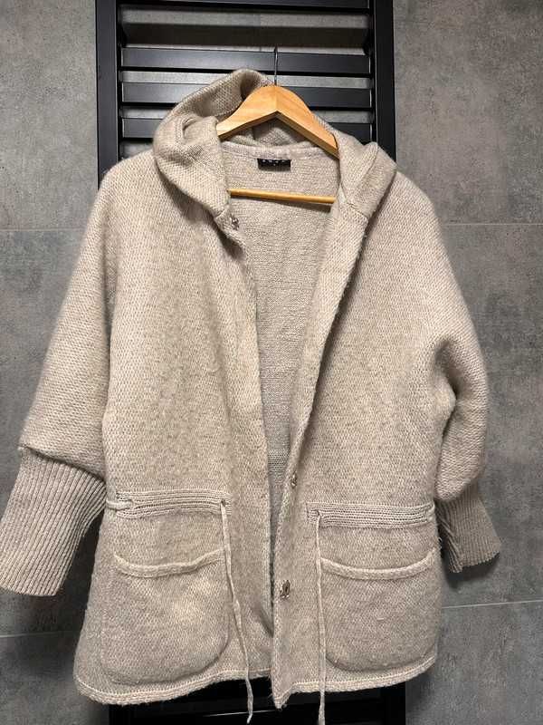 Beżowy bardzo ciepły i miły sweter kardigan Zoja oversize