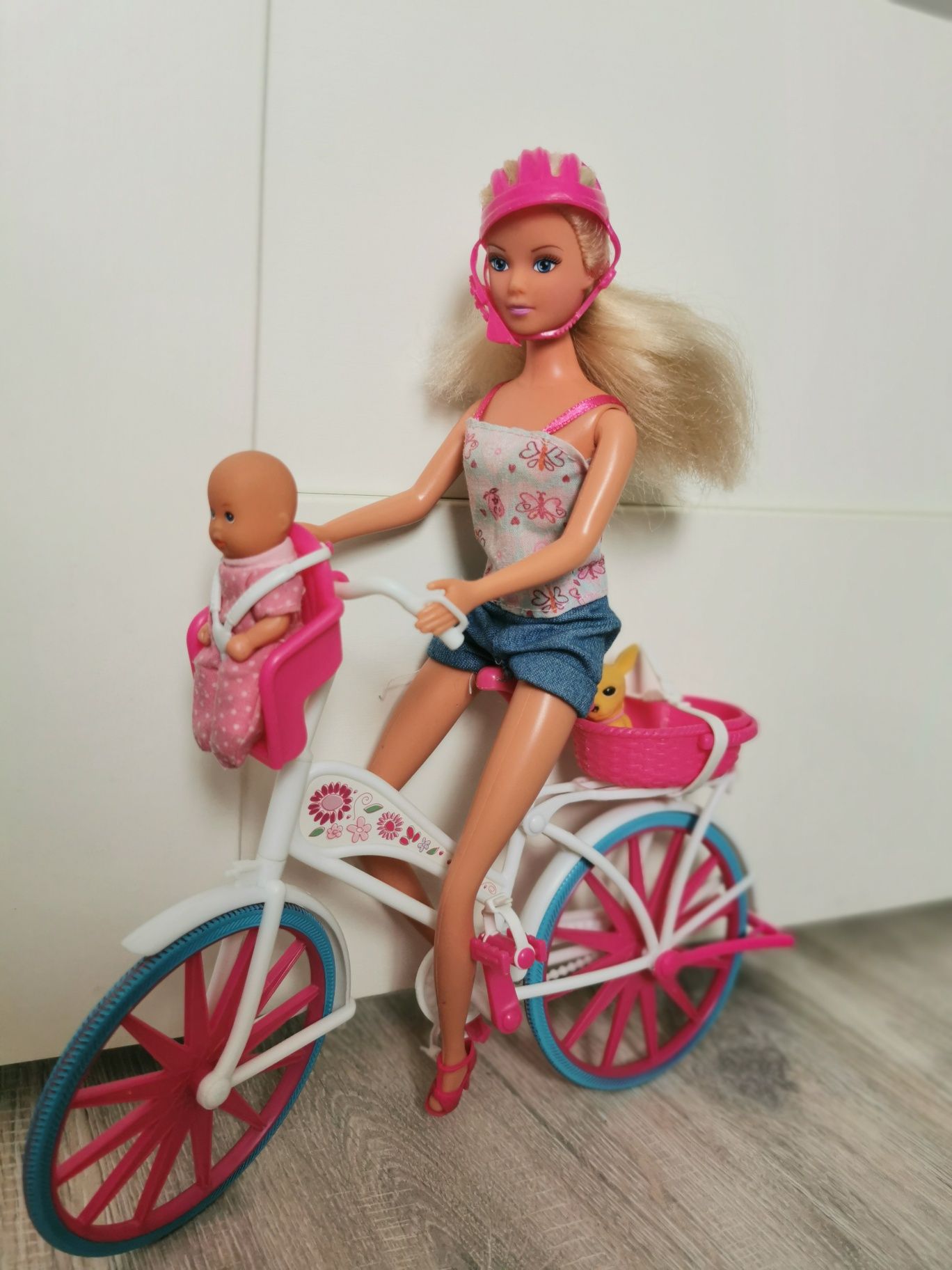 Lalka barbie na rowerze pies kask dziecko niemowlę buty Simba Steffi