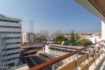 Arrenda-se T4, Paço de Arcos, garagem, vista.