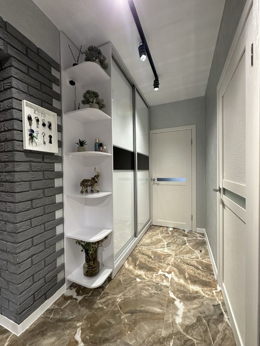 Продам двокімнатну квартиру на Щасливому! Терміново