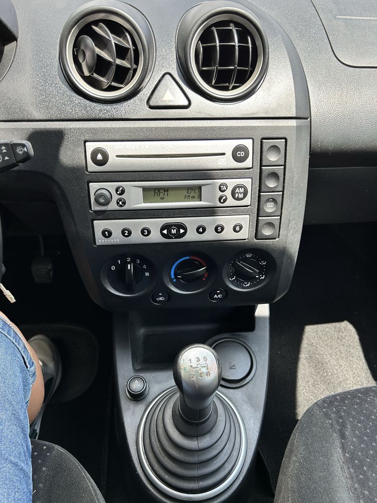Ford Fiesta 1.25 16V (Poucos kms)