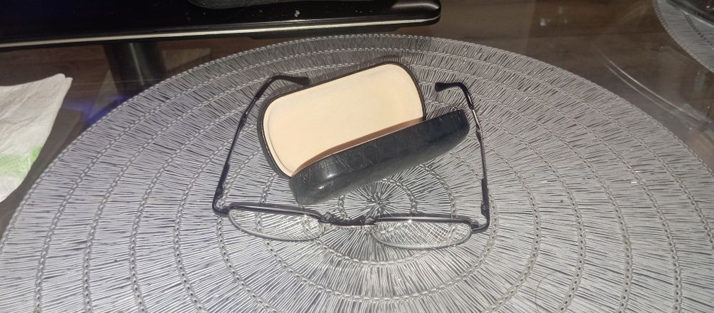 Kieszonkowe okulary do czytania +3.00