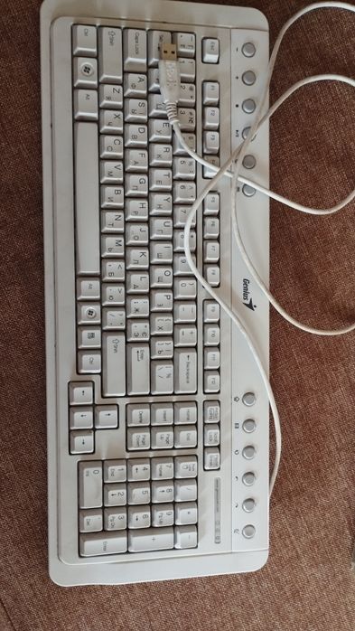Продам клавіатуру Genius