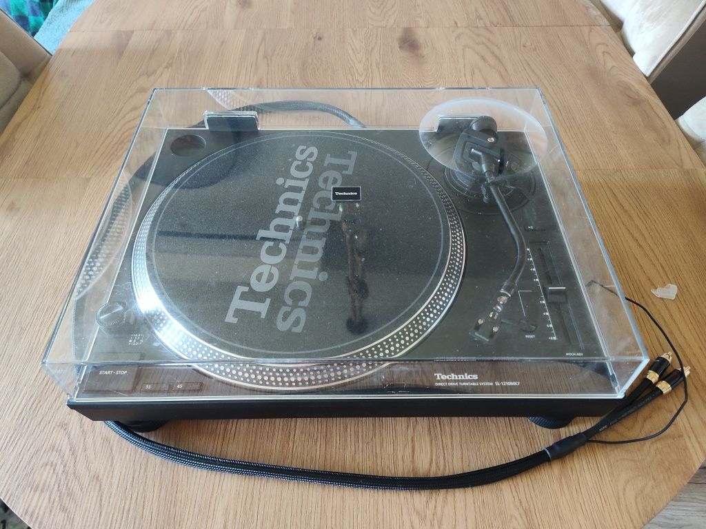 Gramofon Technics SL-1210MK7