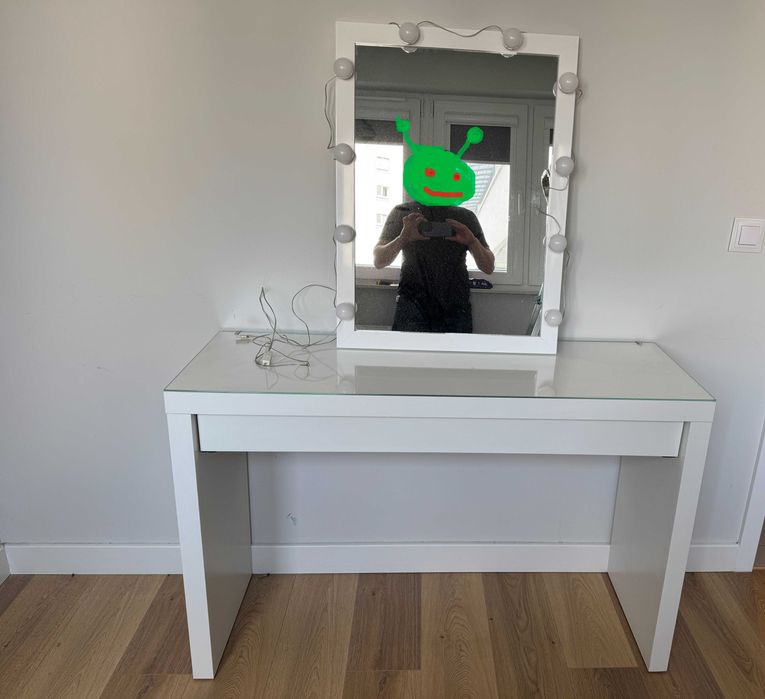 Toaletka MALM Ikea biała, 120x41 cm + lustro z oświetleniem