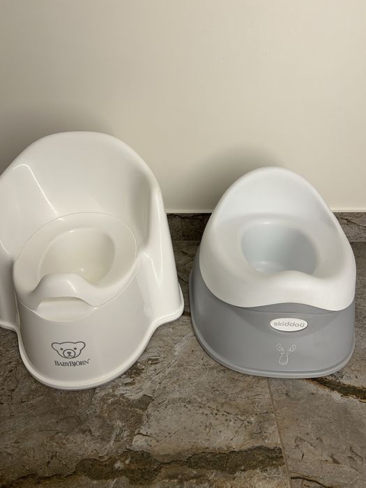 2 nocniki BabyBjorn Skiddou