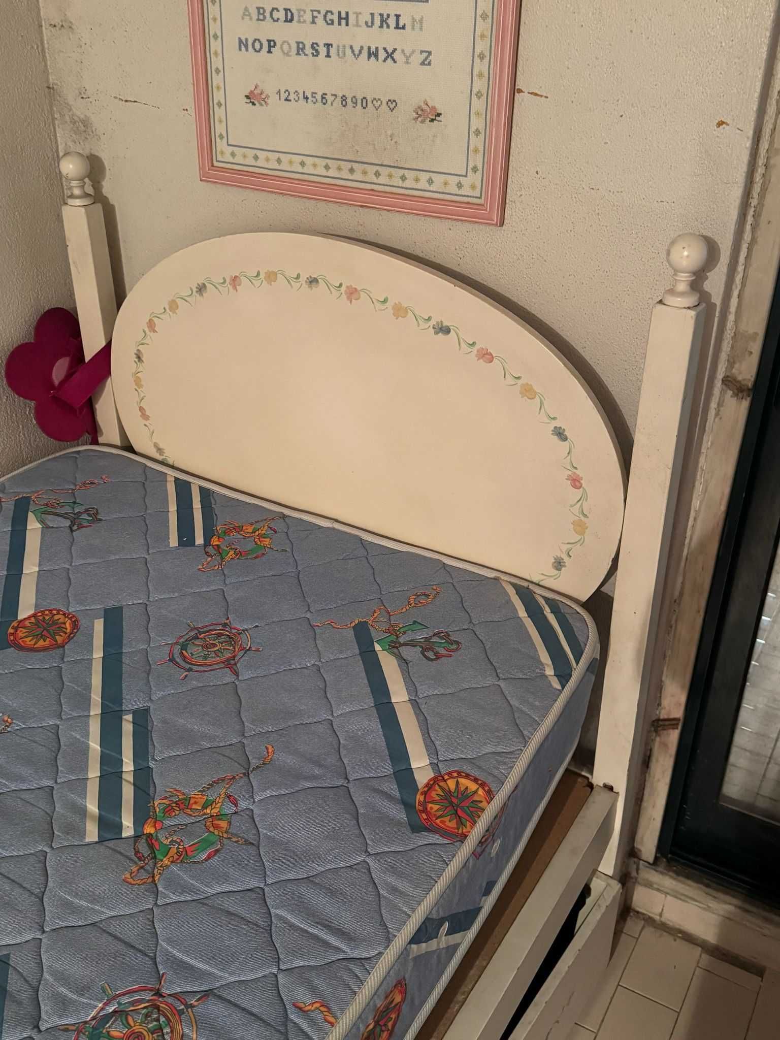 Mobilia tradicional alentejana (pintada à mão)