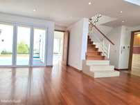 Moradia T3 garagem box logradouro Santana Sesimbra