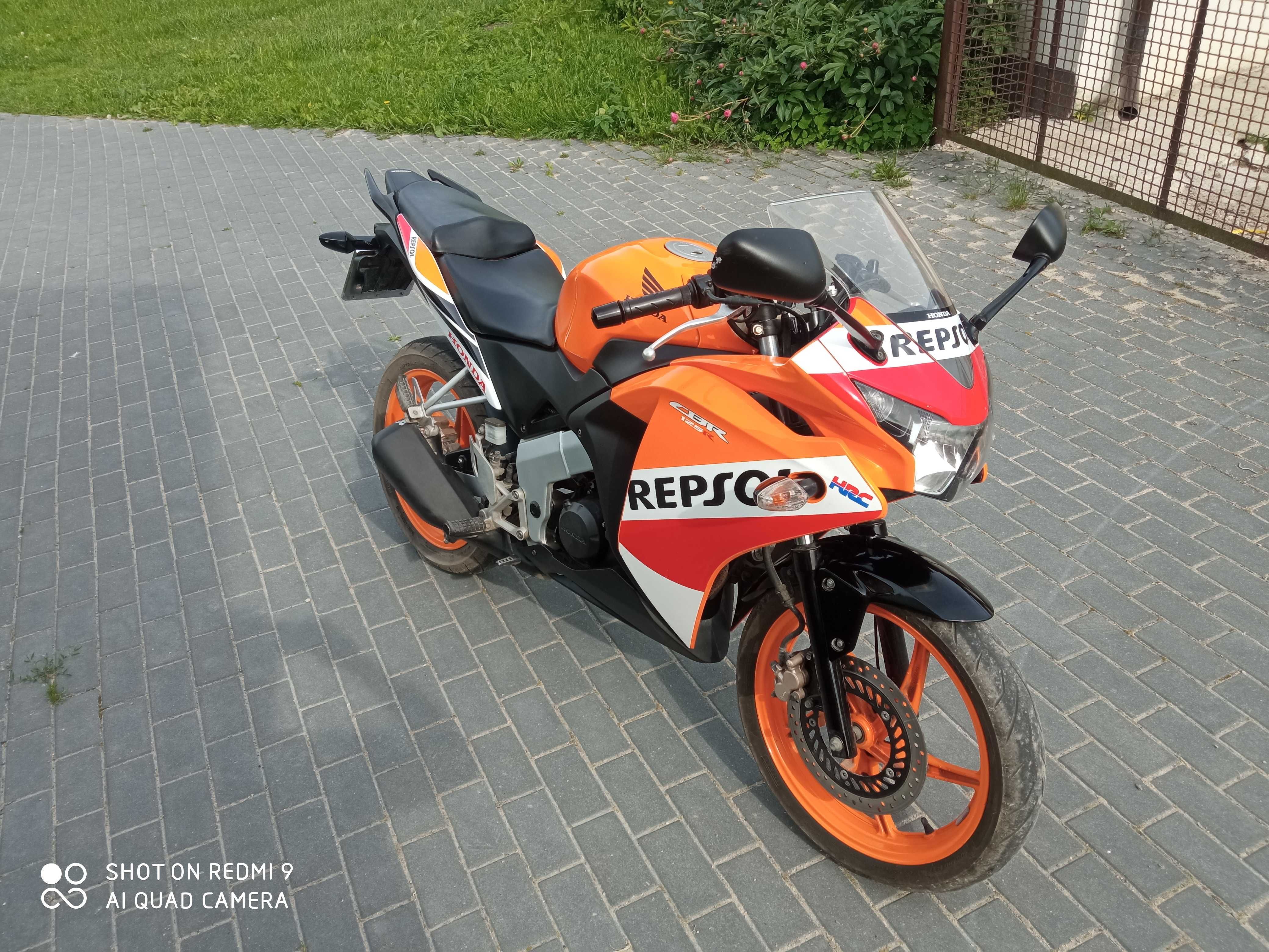 Sprzedam Honda cbr 125 R.