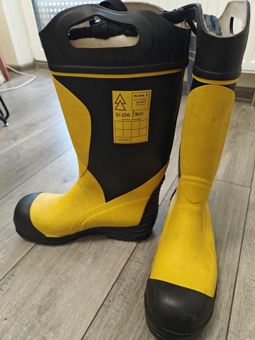 Пожежні чоботи, пожежне спорядження