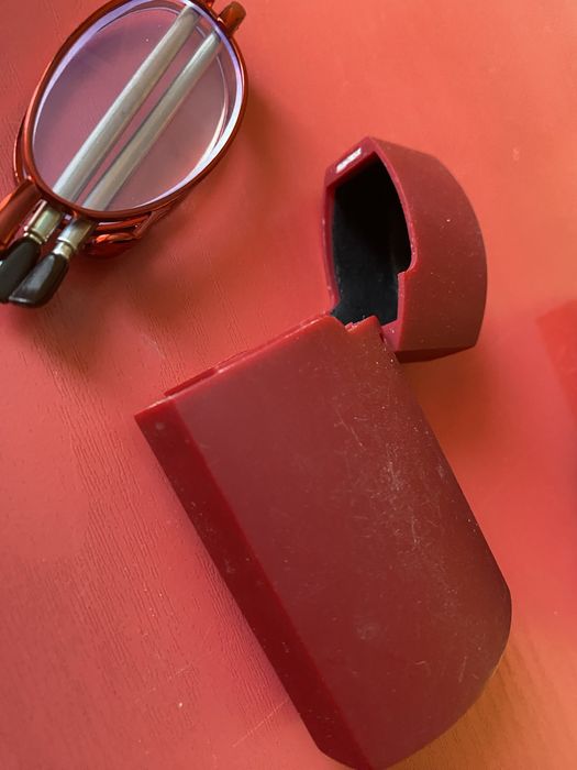 Складывающиеся очки в футляре