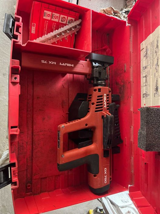 Osadzak / gwożdziarka prochowa Hilti DX750MX