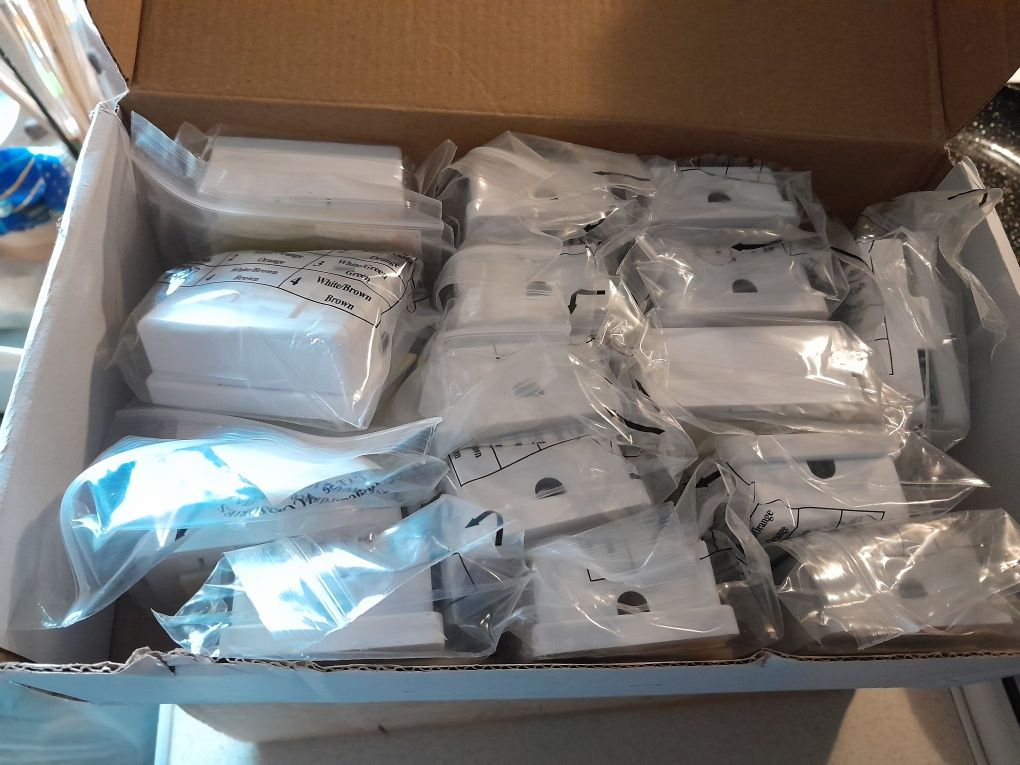Gniazdka sieciowe natynkowe 1xRJ45 UTP, cat. 5e, 16 sztuk