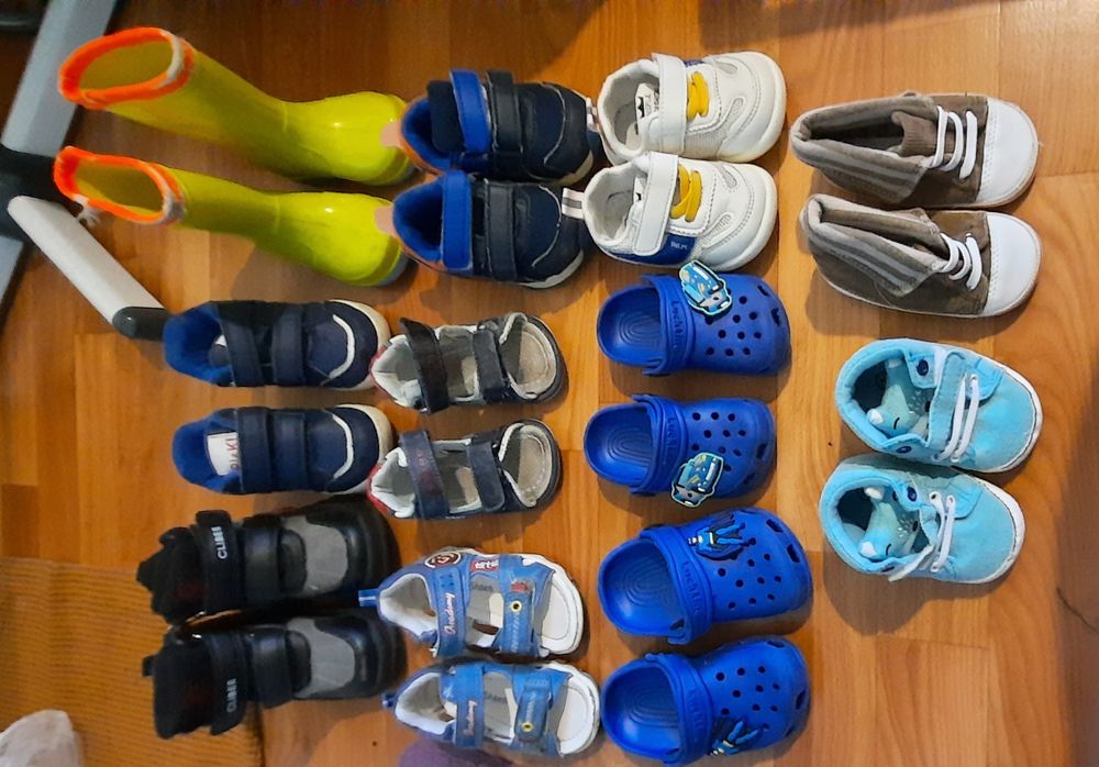 Взутя для хлопчика. Різні розміри та стан.