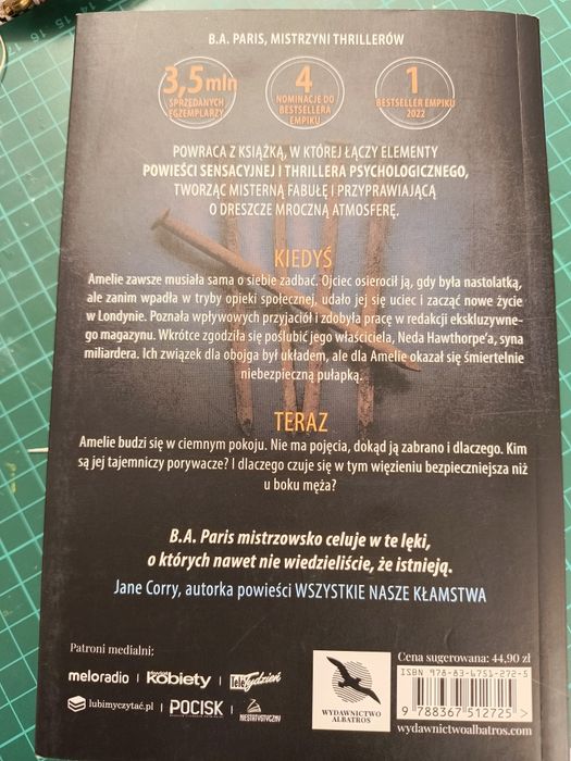 Uwięziona, B.A. Paris,  książka bestseller