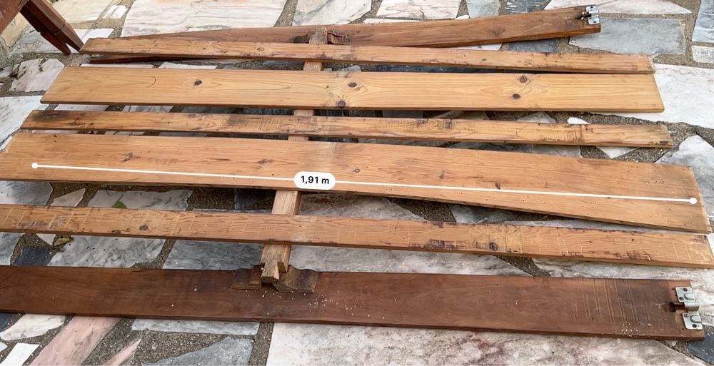 Cama solteiro em madeira maciça para restauro