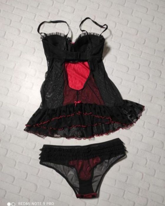 Нарядный секси пеньюар с трусиками и кружевом черный с красным