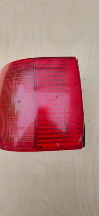 Lampa Lewa Tylna Błotnik Audi 80 B4 Sedan