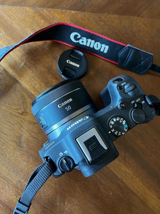 Aparat Canon EOS R8 z obiektywem 50mm