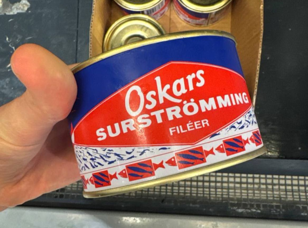 Surstromming. Сюрстрёмминг, сюрстрьомінг, рыбный деликатес из Швеции