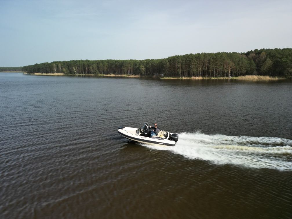 Rejsy, Czarter ze skipperem, Rejs motorówką, Wycieczki motorówką