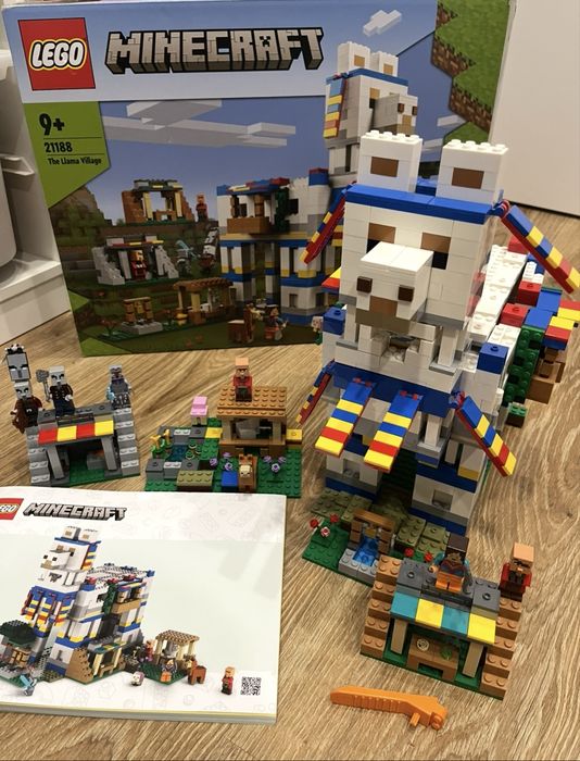 Конструктор LEGO Minecraft Село лами 1252 деталі