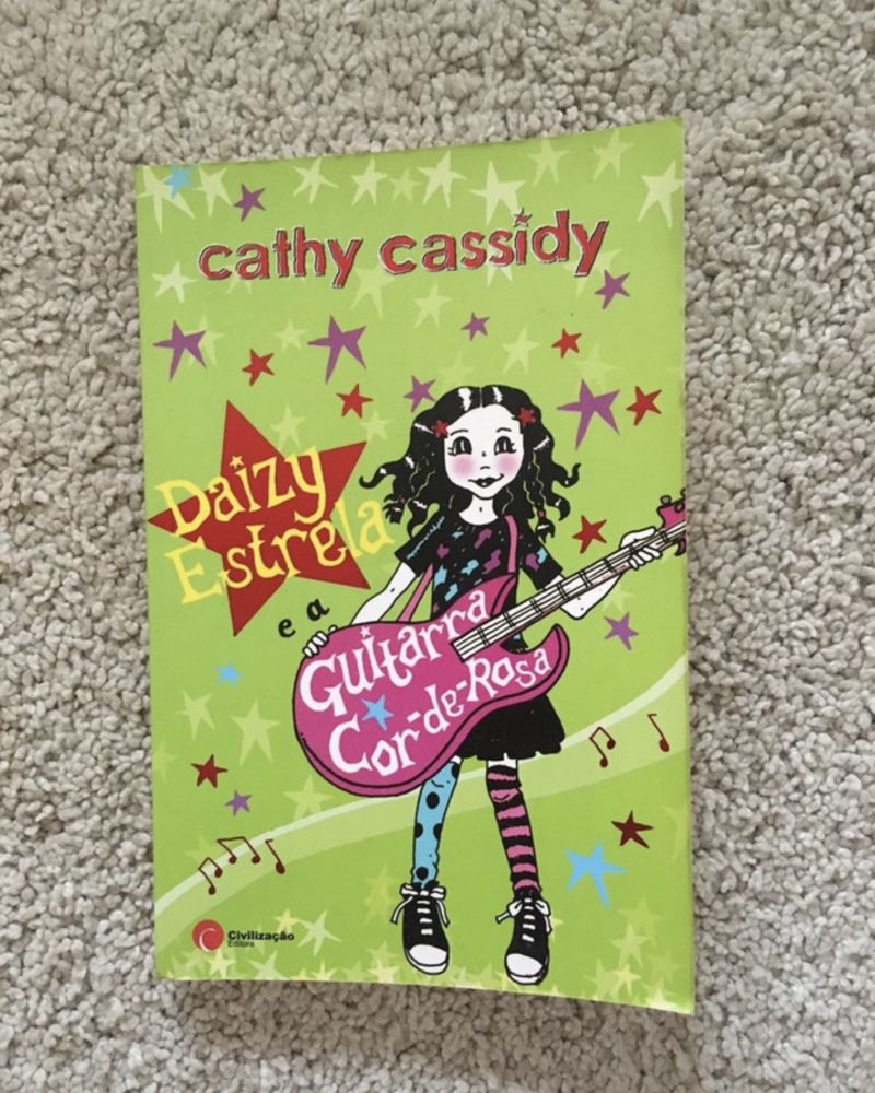 livro “Daizy Estrela e a guitarra cor de rosa” de Cathy Cassidy