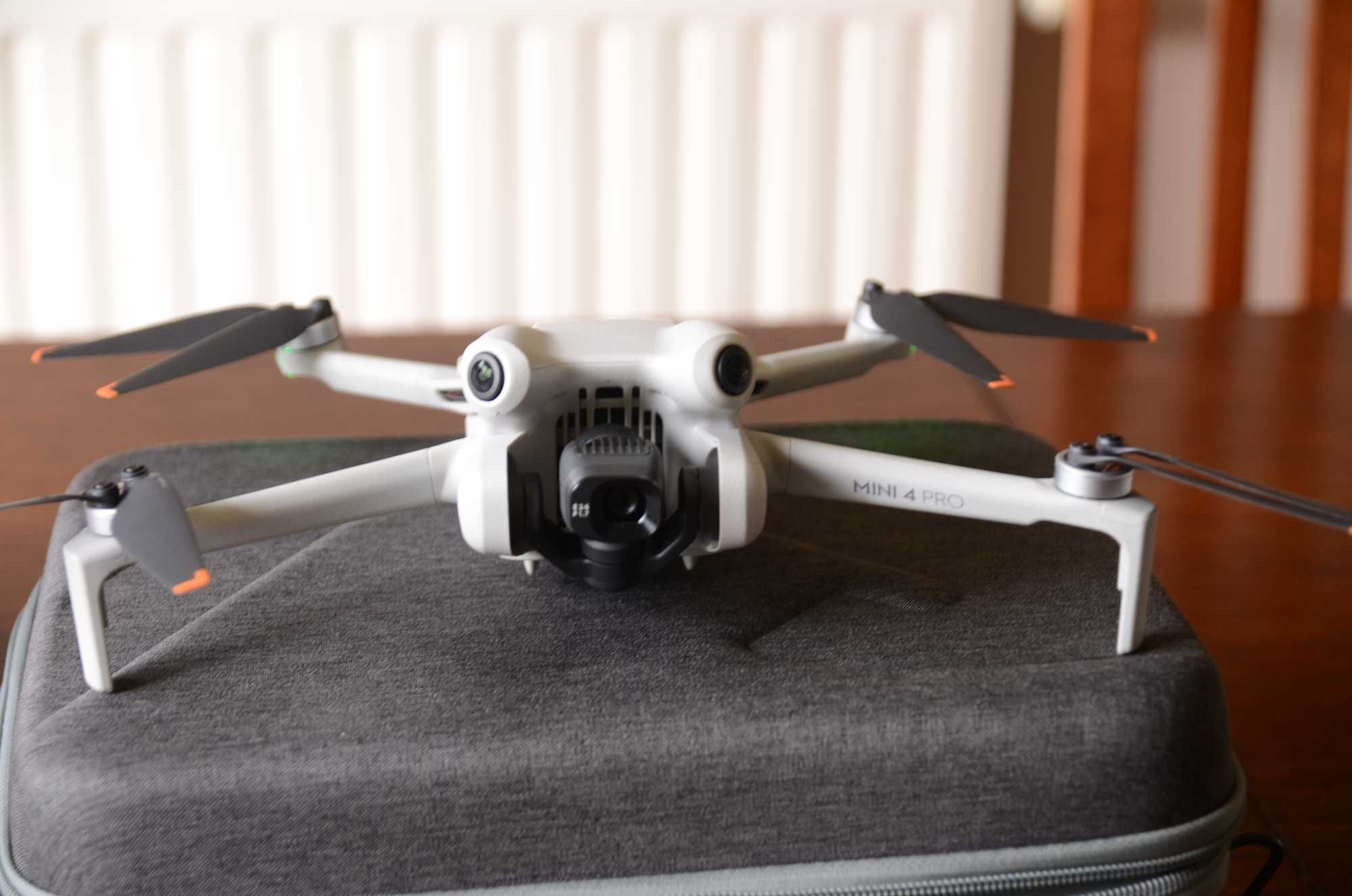 Dron MINI 4 pro combo RC2 DJI