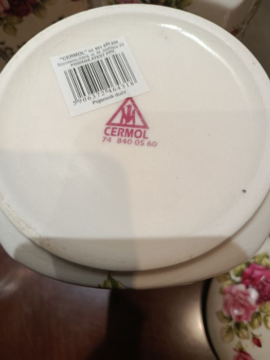 Śliczny zestaw pojemników kuchennych