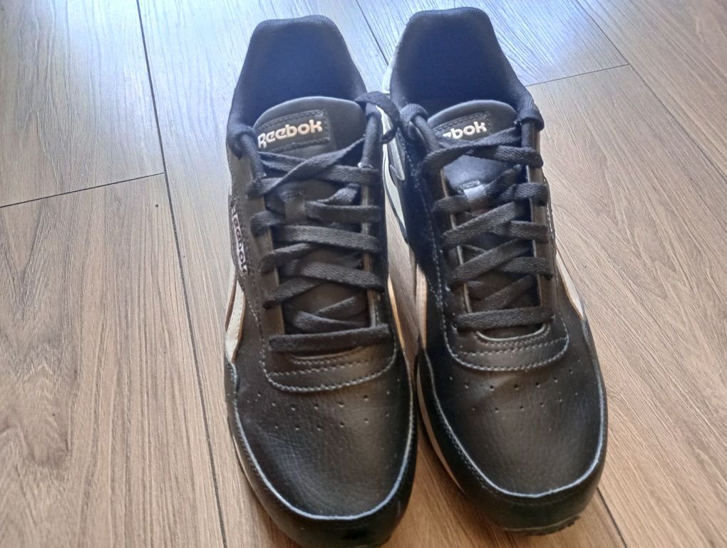 Buty Reebok rozmiar 43 Stan bardzo dobry jak nowe.