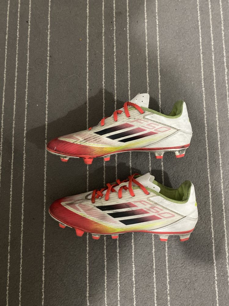 Chuteira adidas f 50 n42 e meio