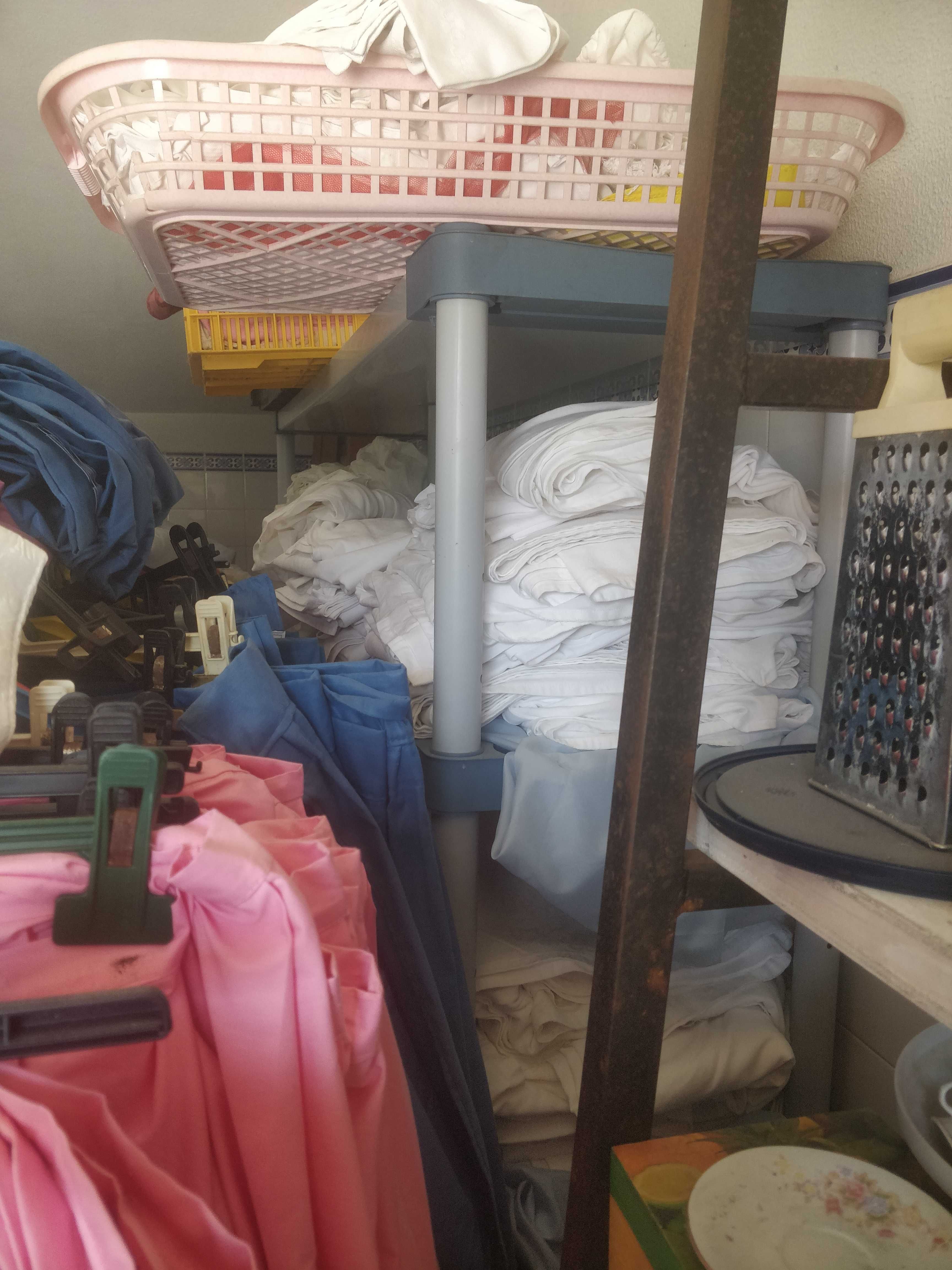 Saias de mesas e toalhas para eventos