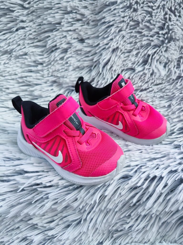 Różowe Buty Nike Dziecięce Sportowe dla dziewczynki rozmiar 21