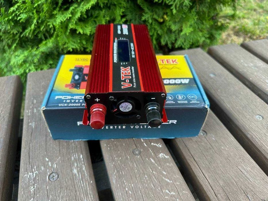Преобразователь тока 2000ватт чистый синус. Инвертор 12-220v 2000w