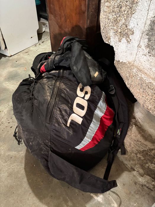 Paraquedas marca SOL nunca usado . Vendo por falta de uso