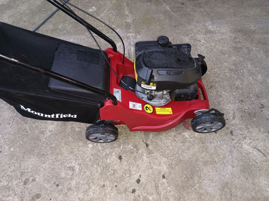 Kosiarka spalinowa z napędem MOUNTFIELD SP164