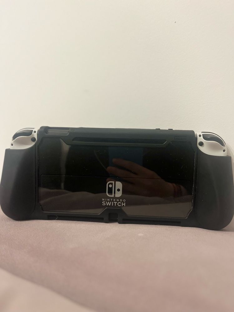 Obudowa Hori Hybrid System Armor Pro Grip do Nintendo Switch OLED
