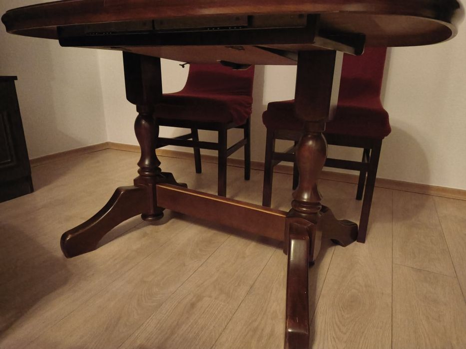 Rozkładany stół z 4 krzesłami