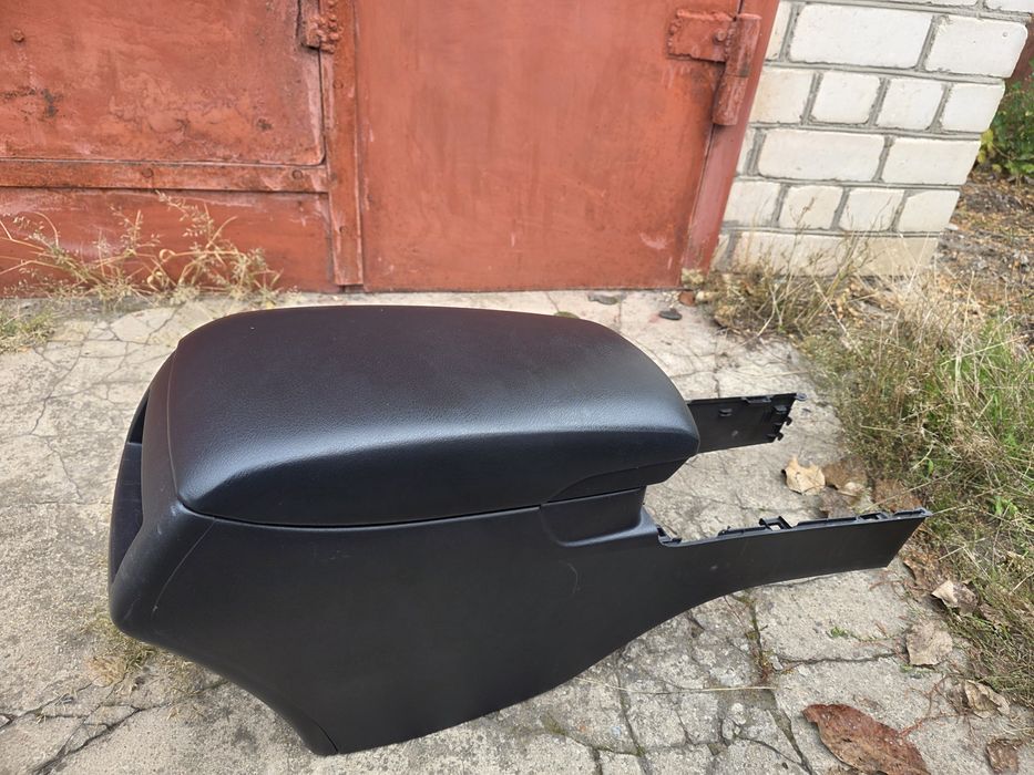 Підлокітник Toyota Camry 40