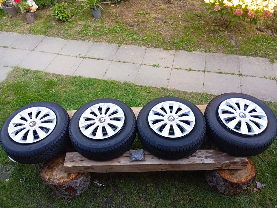 Komplet opon zimowych Dębica Frigo 2 195/65 R15 + felgi stalowe 5×114,