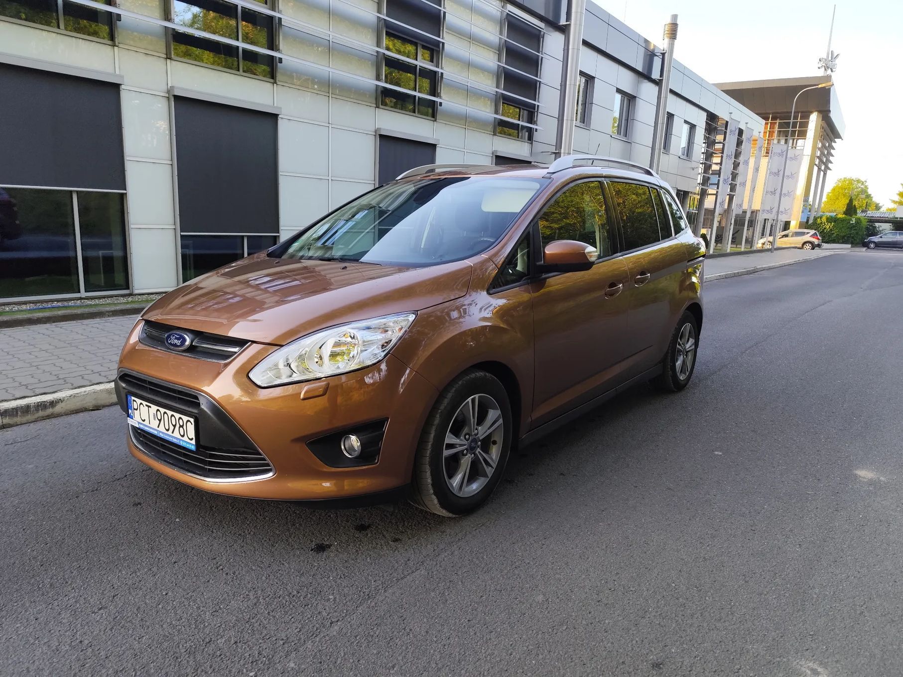 Ford Grand C-MAX Ford Grand C-MAX 1.0 EcoBoost 125 KM, Champions Edition Bezwypadkowy