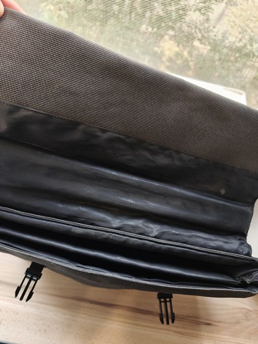 Сумки для ноутбуків. Asus та Crumpler